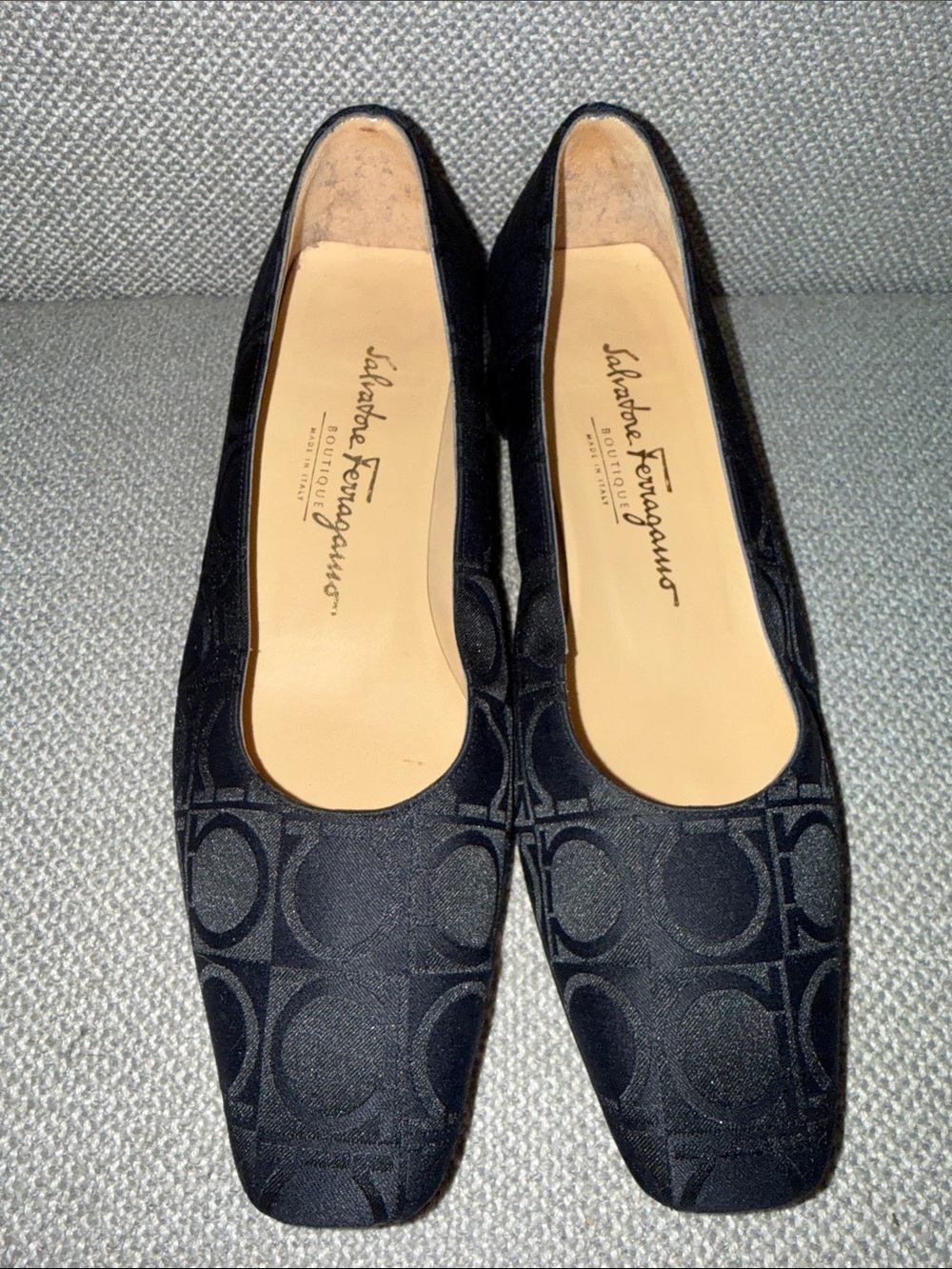 Salvatore Ferragamo Black Logo Jacquard Mid Heel Pumps 8 - Picture 2 of 8